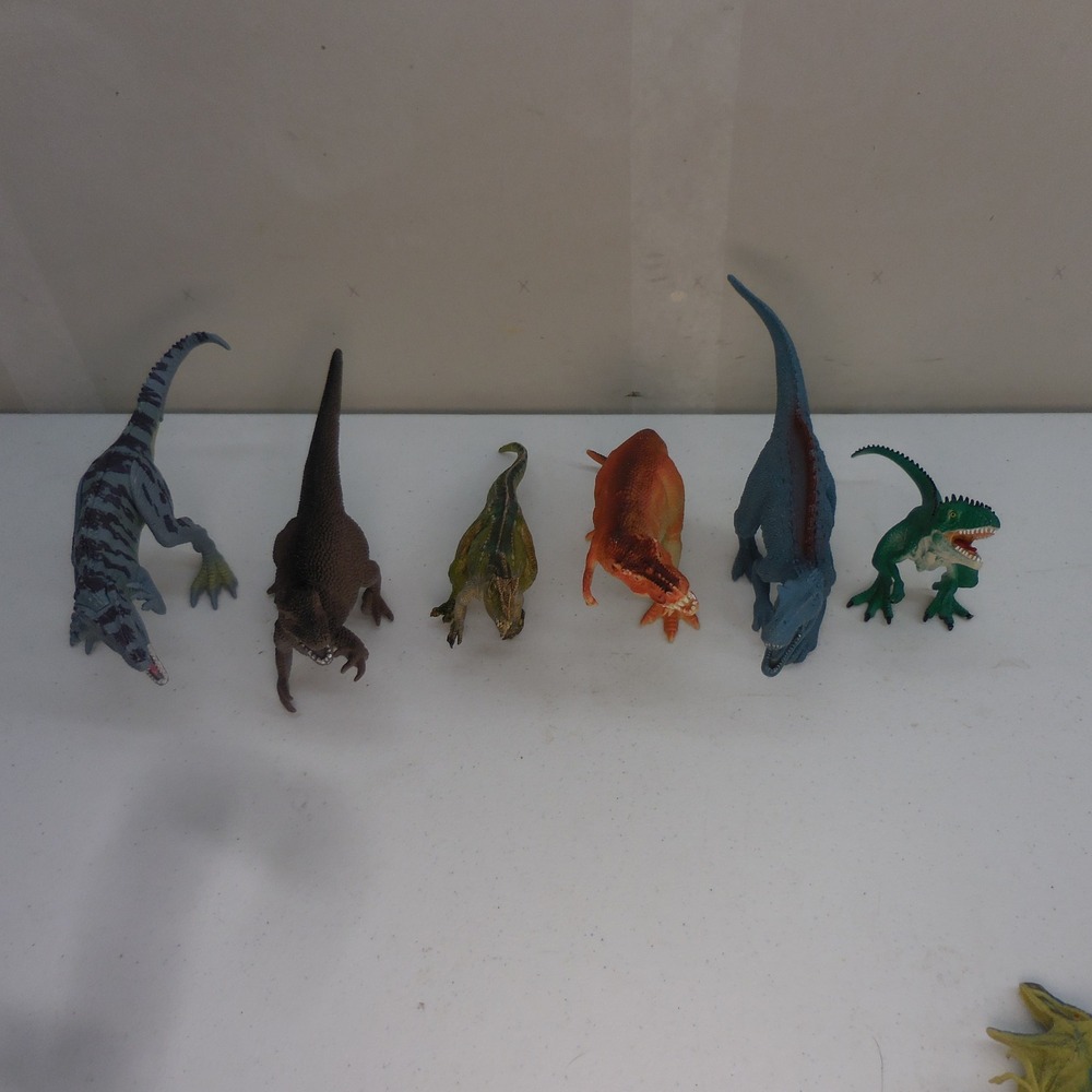 Lot of 6 Dinosaur Action Figures Assorted T-Rex Spinosaurus Plastic Toy Figures